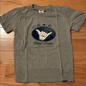 100% cotton T-shirt. Hang loose design